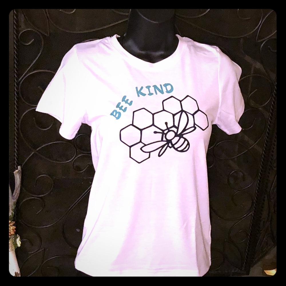 🐝 BEE KIND V-NECK TEE 🐝